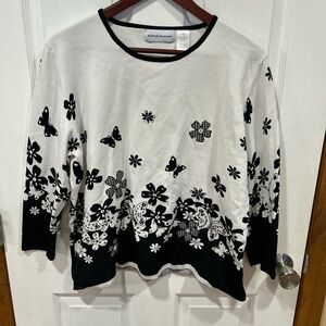 Alfred Dunner Black and White Floral Butterfly Top